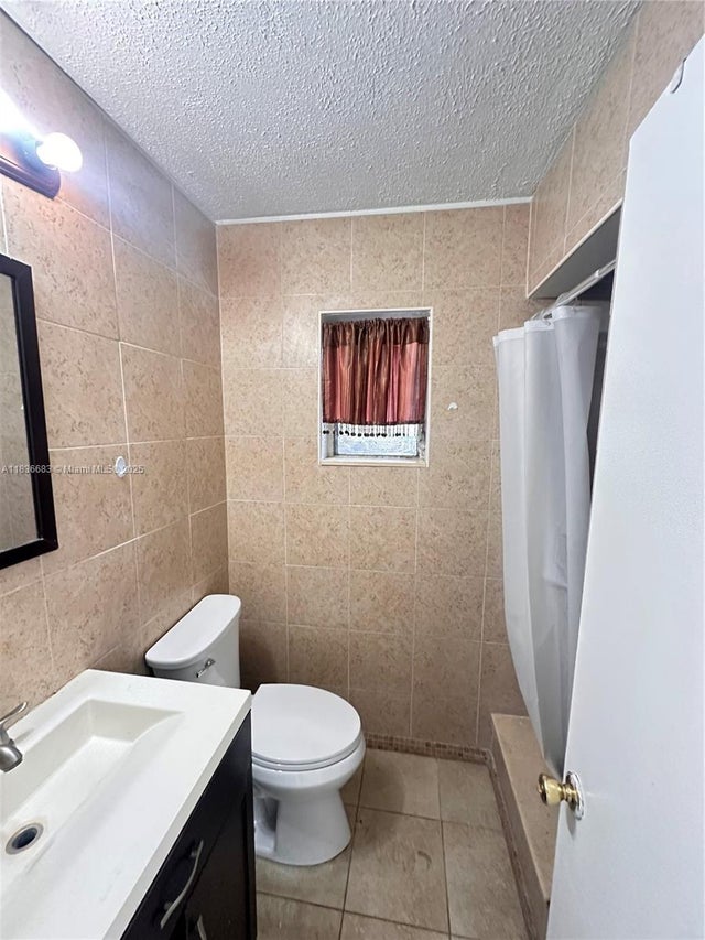 4 of 5 - 1723 Mckinley St C, Hollywood, FL