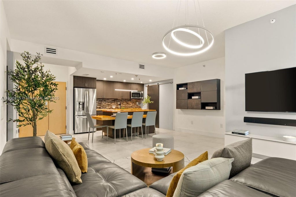 9755 Nw 52nd St 206, Doral