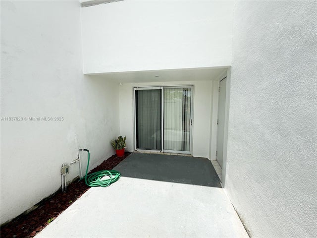 3 of 28 - 5130 Elmhurst Rd D, West Palm Beach, FL