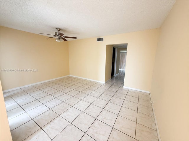 4 of 28 - 5130 Elmhurst Rd D, West Palm Beach, FL
