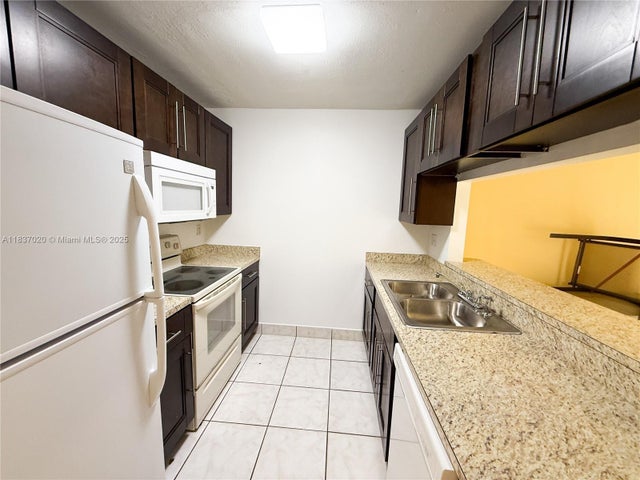 5 of 28 - 5130 Elmhurst Rd D, West Palm Beach, FL