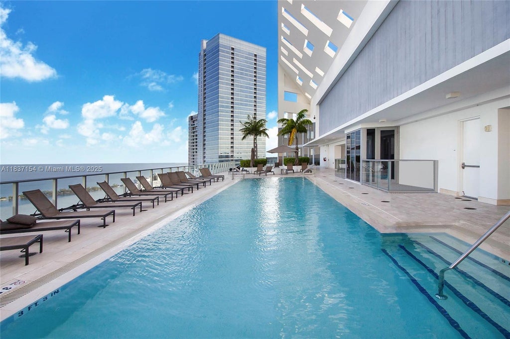 1300 Brickell Bay Dr 1602, Miami