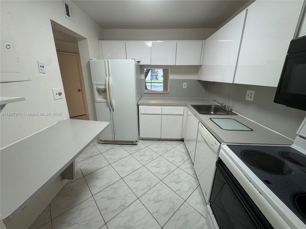 8051 S Colony Cir S 105, Tamarac