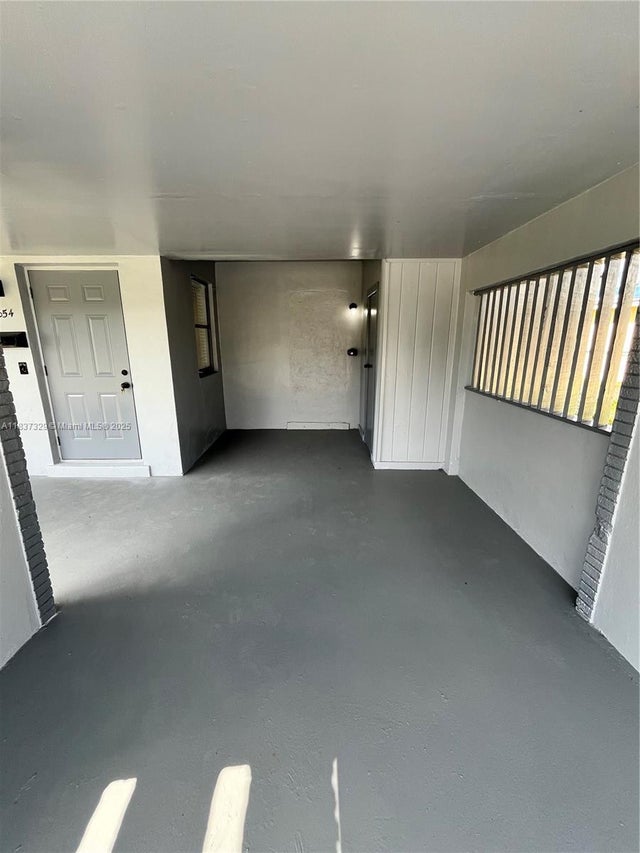 4 of 30 - 2854 Sw 4th Pl, Fort Lauderdale, FL