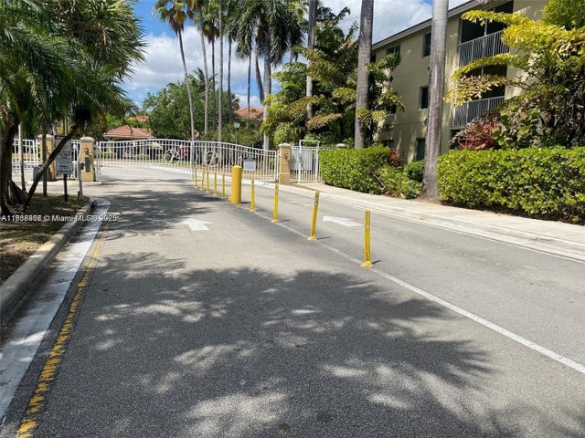 2 of 4 - 410 S Park Rd 1-208, Hollywood, FL