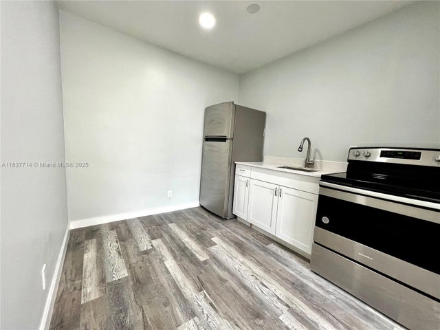 4 of 16 - 808 Nw 7th Ter 4, Hallandale Beach, FL
