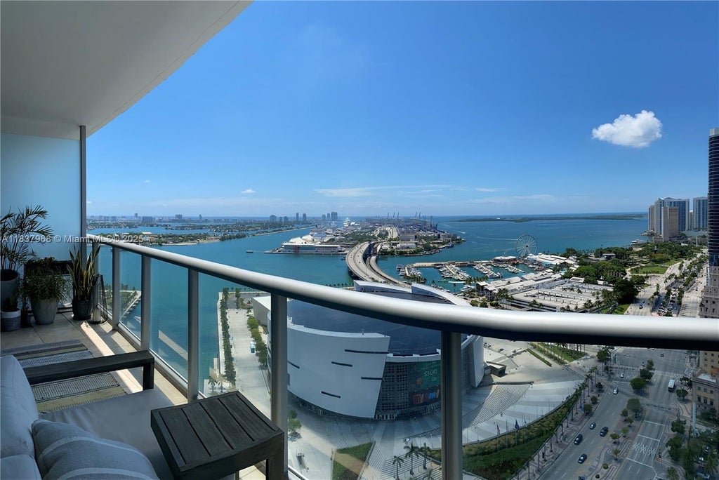 888 Biscayne Blvd 3403, Miami