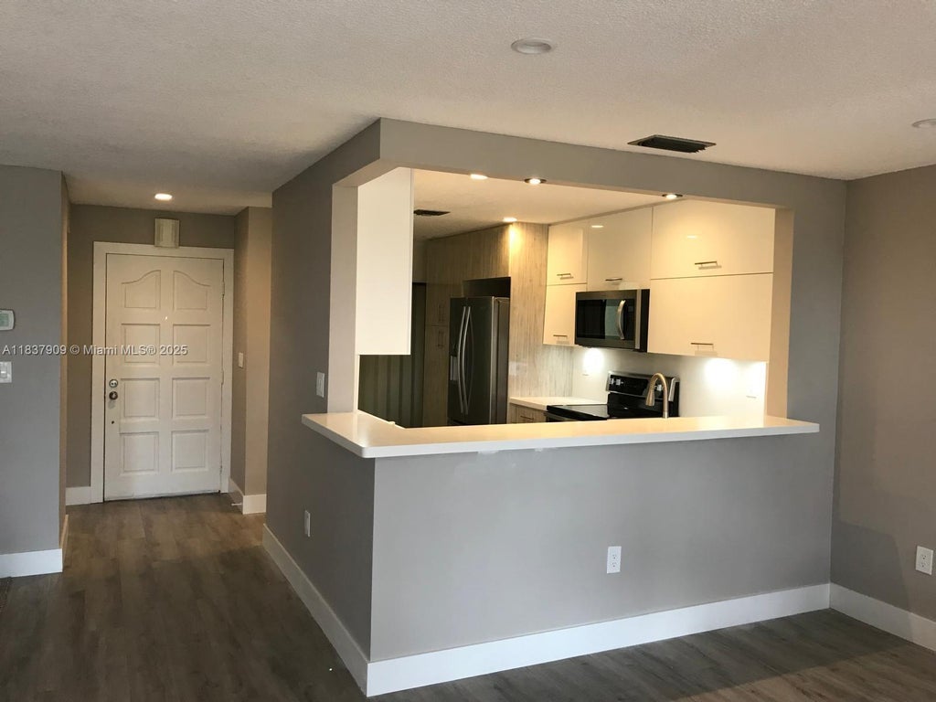 3945 Adra Ave E-48, Doral