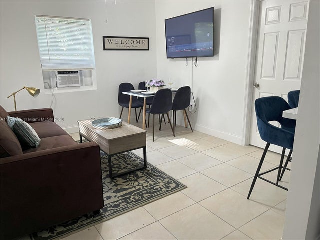 1 of 10 - 1040 Sw 28th St 1, Fort Lauderdale, FL