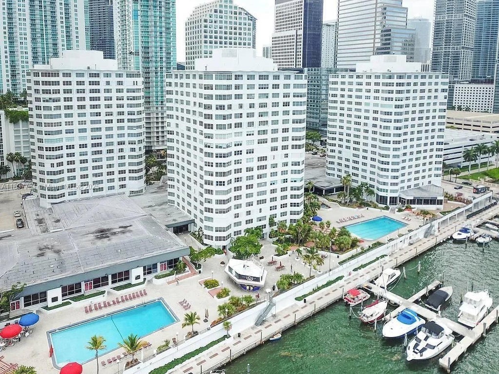 825 Brickell Bay Dr 847, Miami