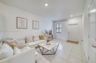 Photo of Listing #A11837529