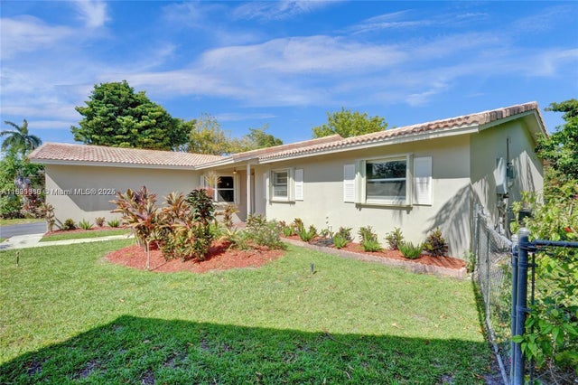 3 of 27 - 4103 Nw 75th Ave, Coral Springs, FL