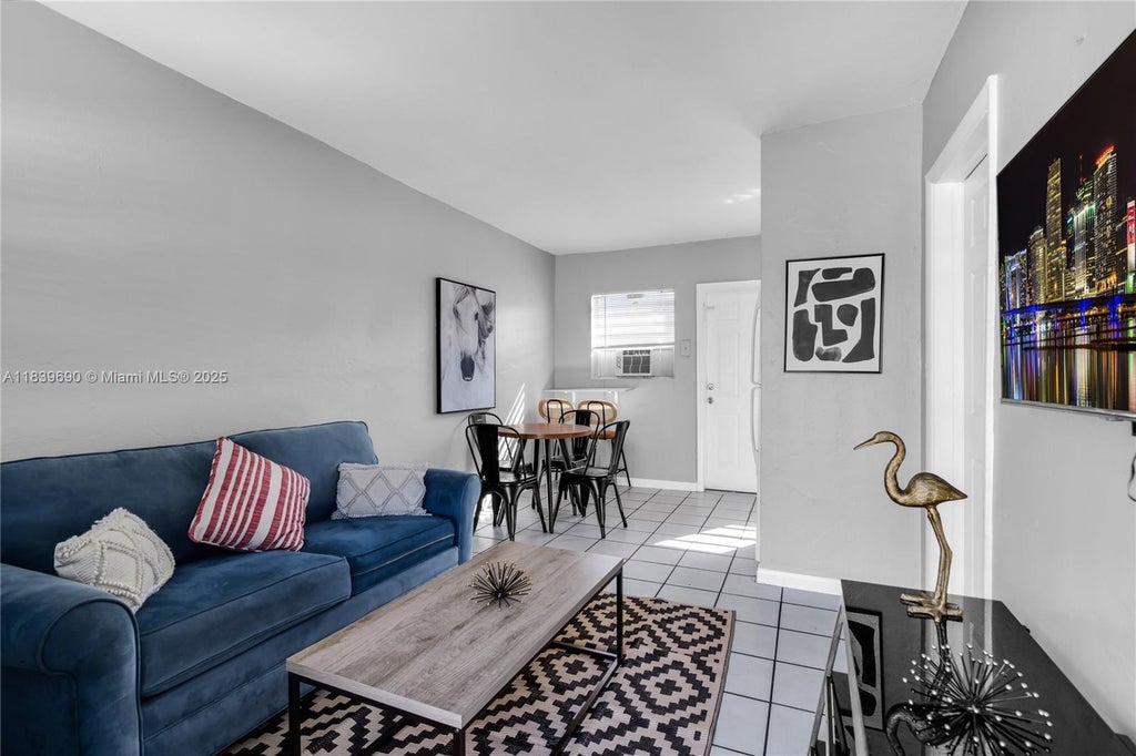 105 Sw 5 Ct 2, Dania Beach