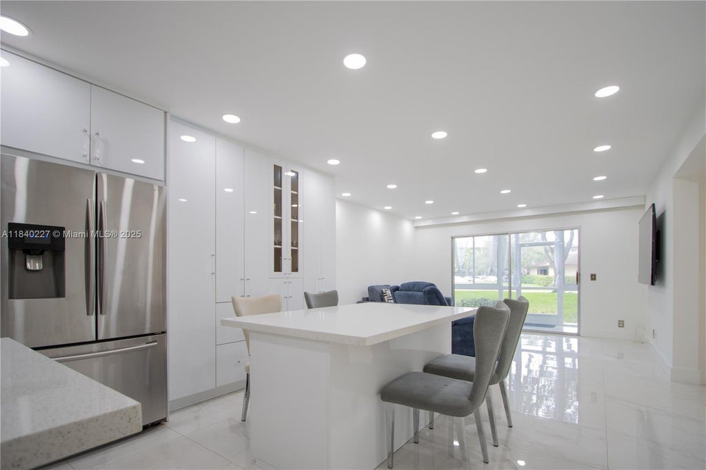 12850 Sw 4th Ct 105i, Pembroke Pines