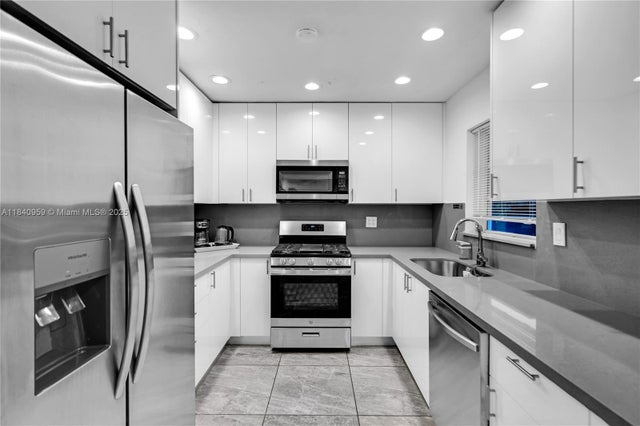 4 of 29 - 1165 Sw 4th Ter 1/2, Pompano Beach, FL