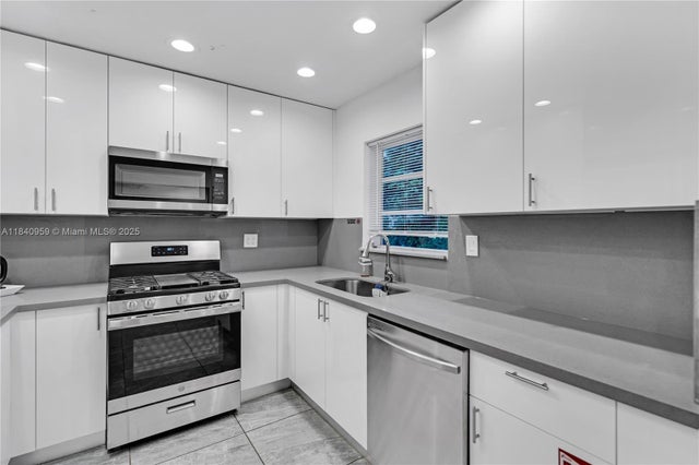 5 of 29 - 1165 Sw 4th Ter 1/2, Pompano Beach, FL