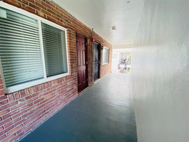 5 of 37 - 1100 Atlantic Shores Blvd 404, Hallandale Beach, FL