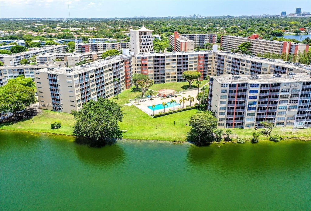 1750 Ne 191st St 100-1, Miami