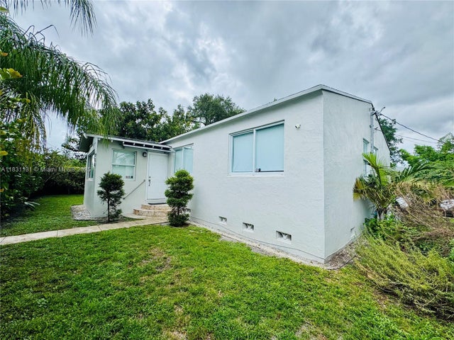 1 of 26 - 920 N 26th Ave, Hollywood, FL
