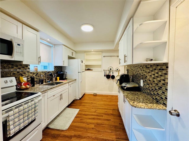 5 of 26 - 920 N 26th Ave, Hollywood, FL