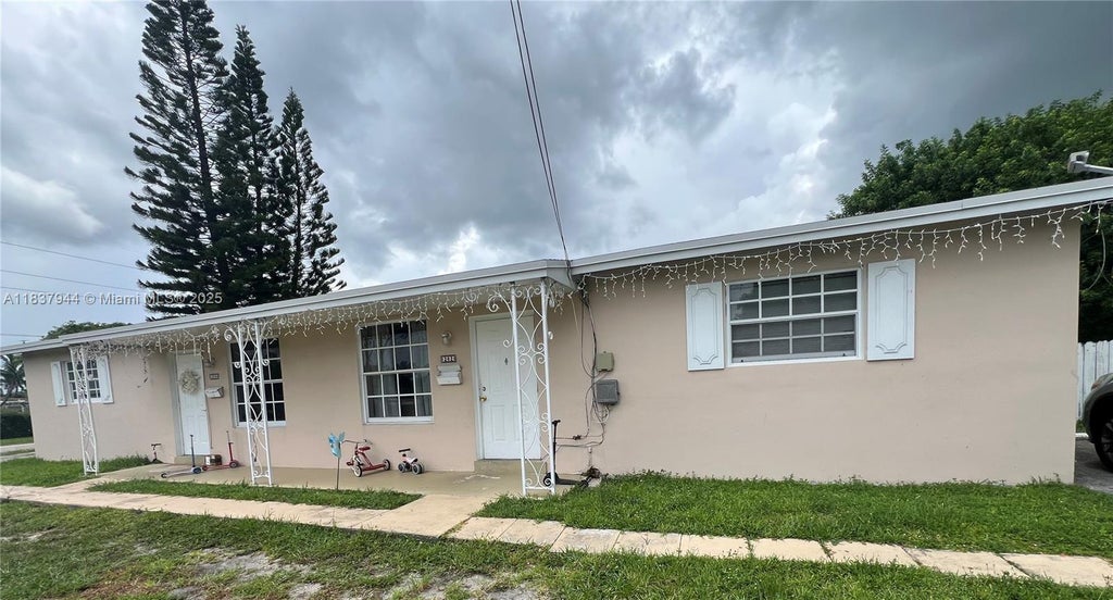 200 Sw 11th St 2-2, Hallandale Beach