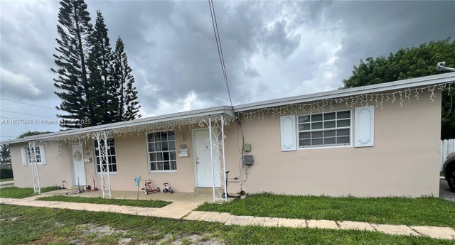 1 of 16 - 200 Sw 11th St 2-2, Hallandale Beach, FL