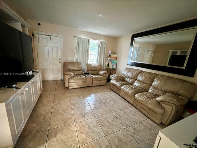 2 of 16 - 200 Sw 11th St 2-2, Hallandale Beach, FL