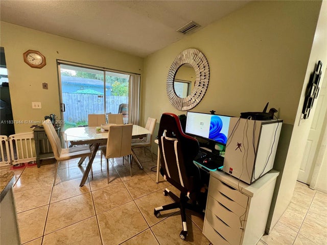 4 of 16 - 200 Sw 11th St 2-2, Hallandale Beach, FL