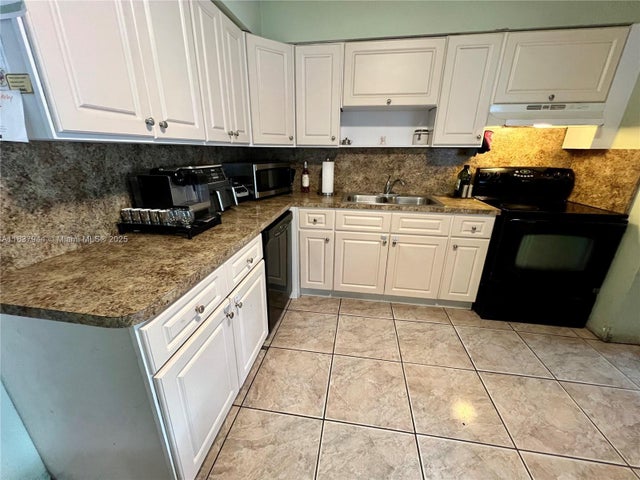 5 of 16 - 200 Sw 11th St 2-2, Hallandale Beach, FL