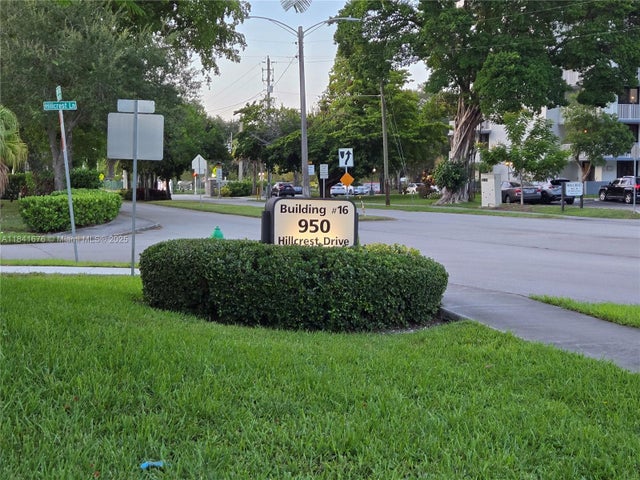 2 of 30 - 950 Hillcrest Dr 106, Hollywood, FL
