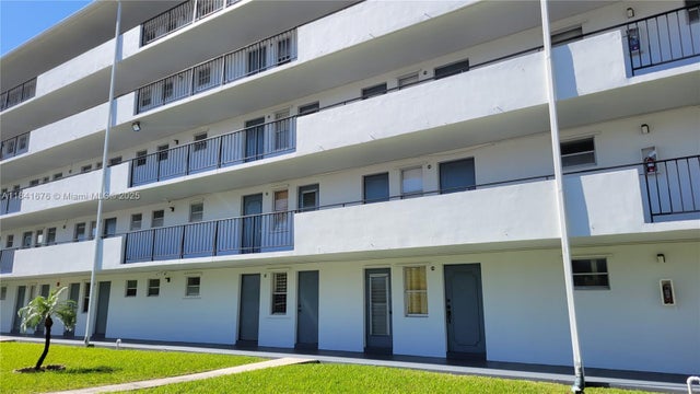 4 of 30 - 950 Hillcrest Dr 106, Hollywood, FL