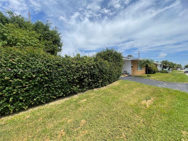 3 of 14 - 1400 N 16th Ave 1400, Hollywood, FL