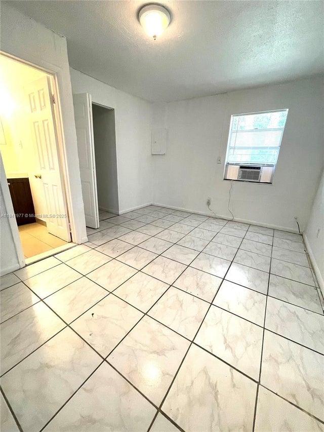 4 of 9 - 6111 Buchanan St 1, Hollywood, FL