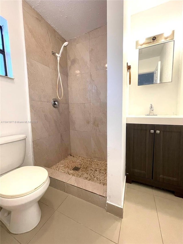 5 of 9 - 6111 Buchanan St 1, Hollywood, FL