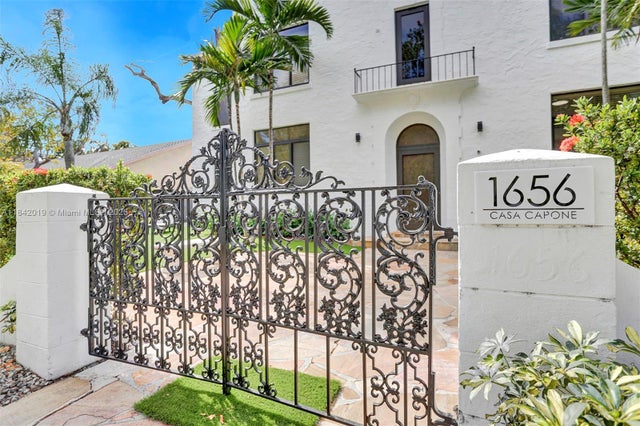 1 of 32 - 1656 Polk St 4, Hollywood, FL