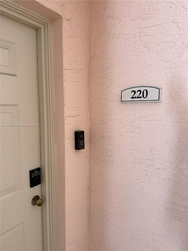 2 of 17 - 2021 Se 10th Av 220, Fort Lauderdale, FL