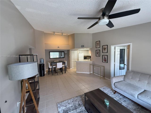 4 of 17 - 2021 Se 10th Av 220, Fort Lauderdale, FL