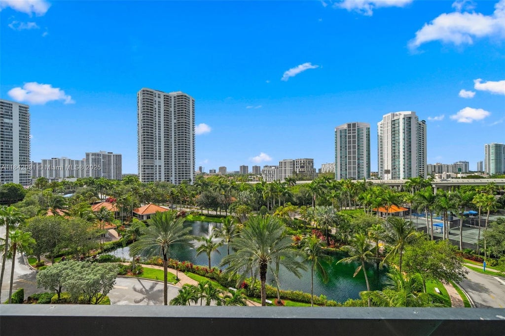 19101 Ne 36th Ct 807, Aventura