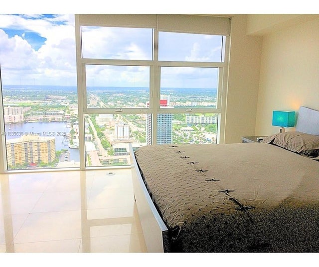 3 of 8 - 1830 S Ocean Dr 4407, Hallandale Beach, FL