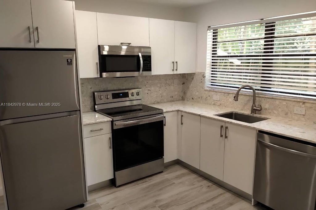 846 Lenox Ave 209, Miami Beach