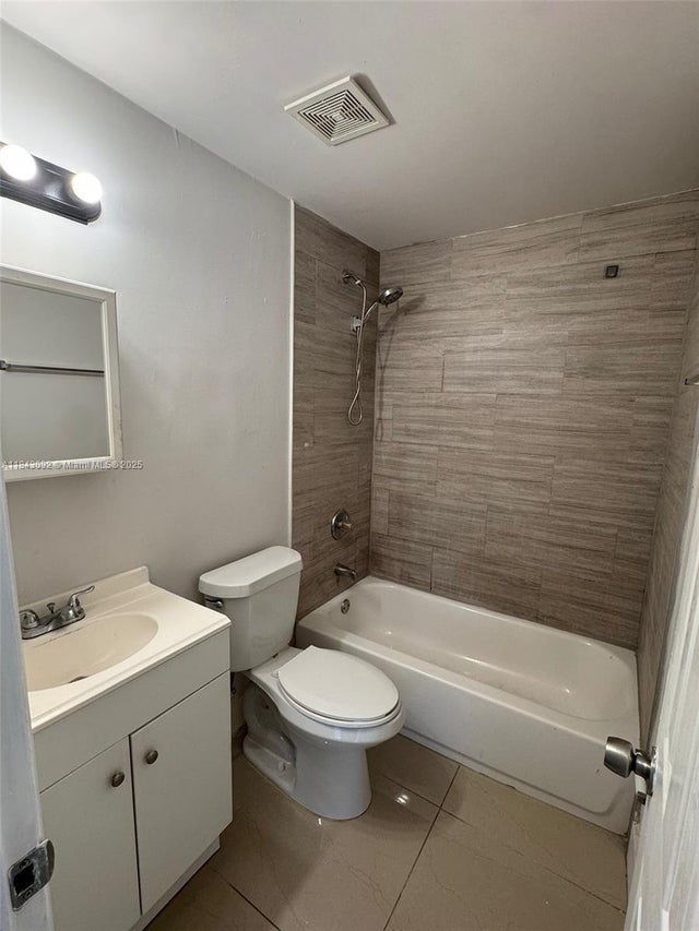 3 of 4 - 2222 Van Buren St 12, Hollywood, FL