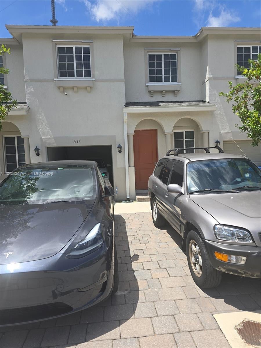 1141 Nw 208th Ter, Miami Gardens