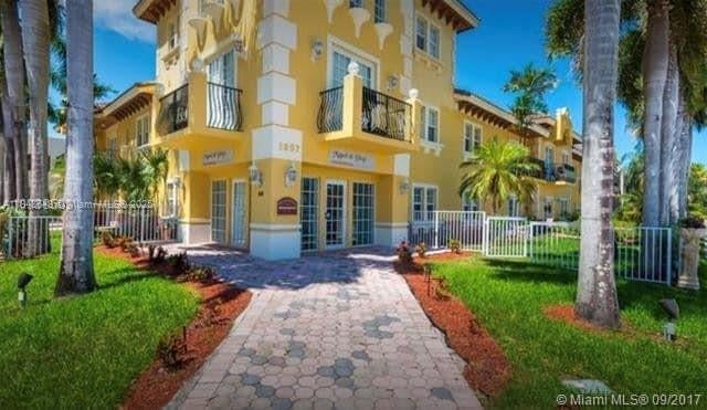 1 of 3 - 1657 Tyler St 204, Hollywood, FL