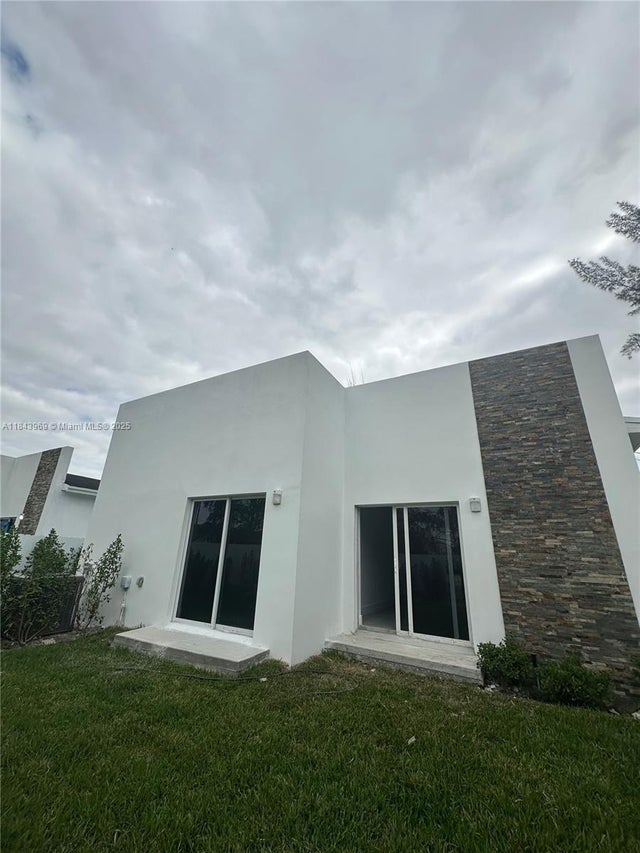 1 of 15 - 2423 Nw 23rd Ln 1-2, Fort Lauderdale, FL