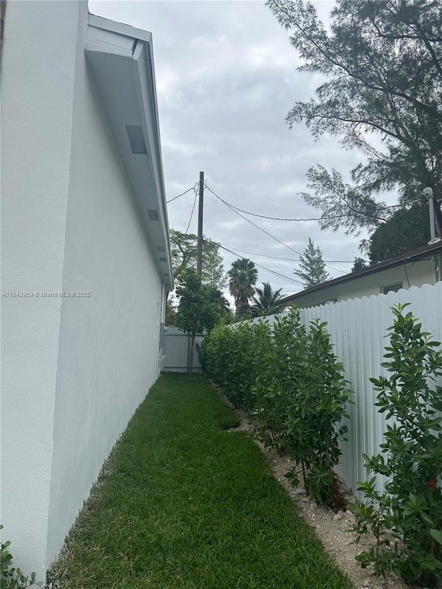 3 of 15 - 2423 Nw 23rd Ln 1-2, Fort Lauderdale, FL