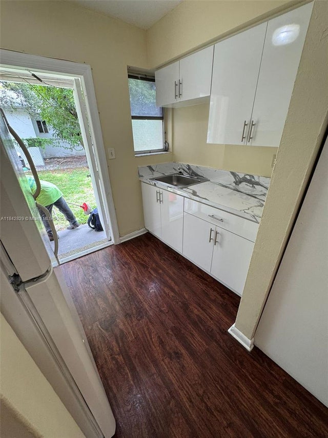 1 of 18 - 844 Nw 18th Ave A, Fort Lauderdale, FL