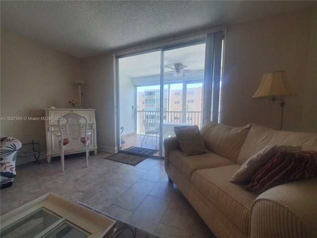 4 of 18 - 319 Ne 14th Ave 507, Hallandale Beach, FL