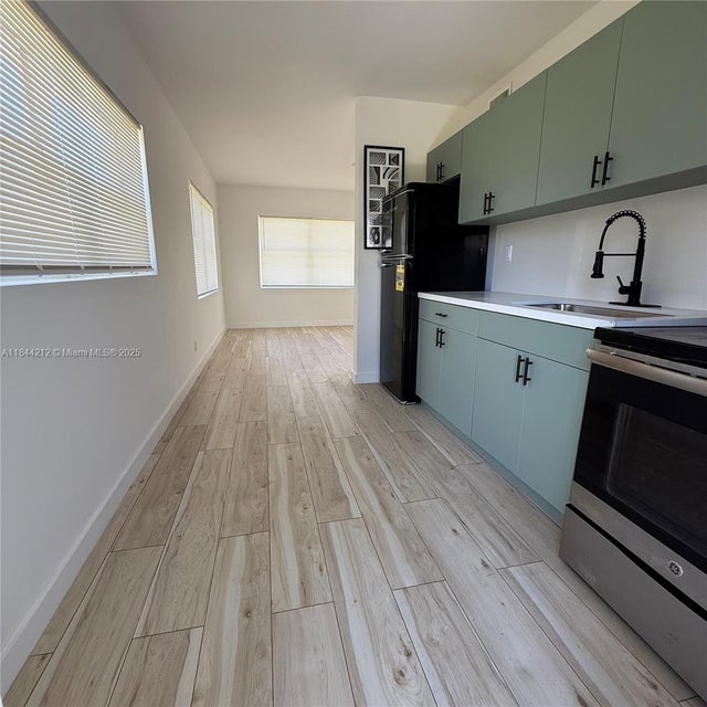 2 of 7 - 1827 N Dixie Hwy 2, Fort Lauderdale, FL