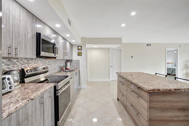 4 of 43 - 1301 Ne 7th St 318, Hallandale Beach, FL