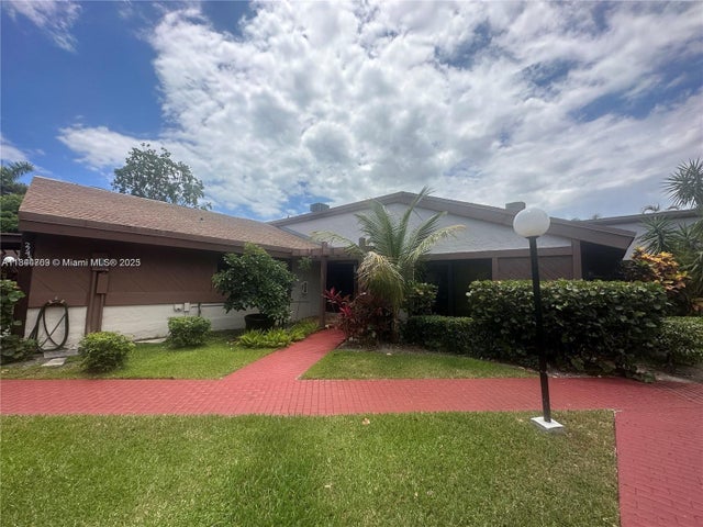 1 of 19 - 2743 S Parkview Dr 2743, Hallandale Beach, FL